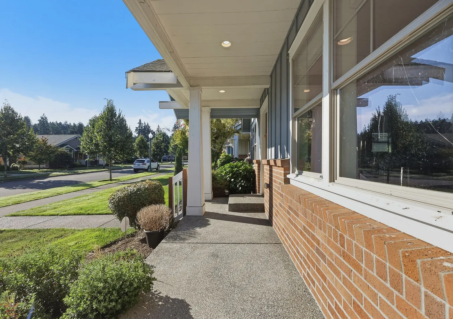 Beautiful 3 Bedroom Rambler with A/C, Fenced Yard & 2-Car Garage! — Photo 4