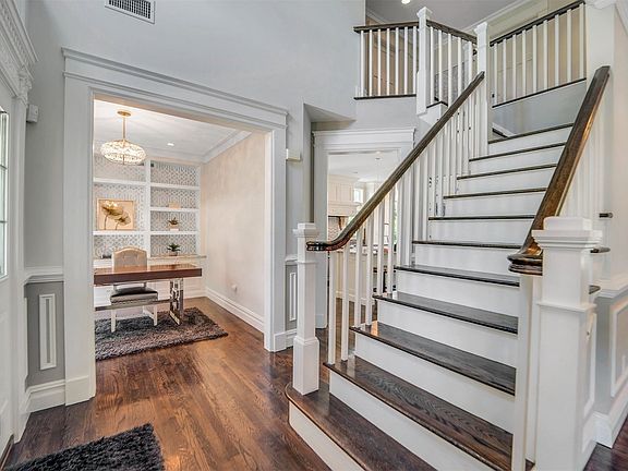 4th image of 35 Camelot Dr