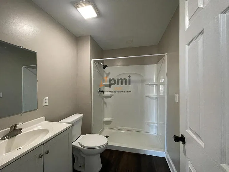 424 E 10th St #1 — Photo 9