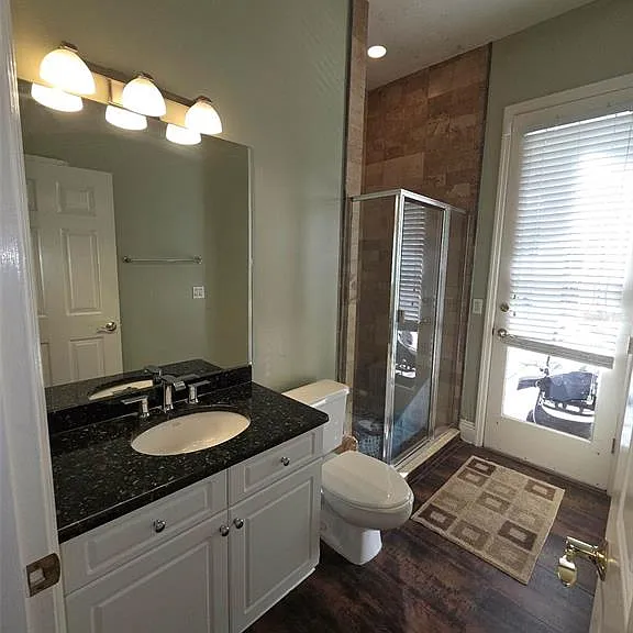 7600 Debeaubien Dr — Photo 17