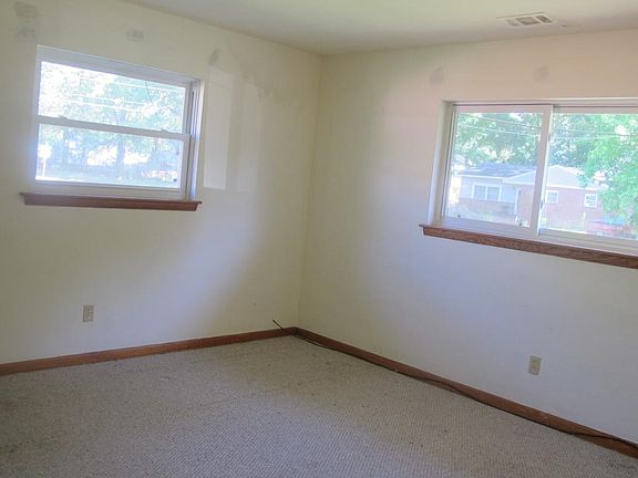 5th image of 4928 Jeanne St