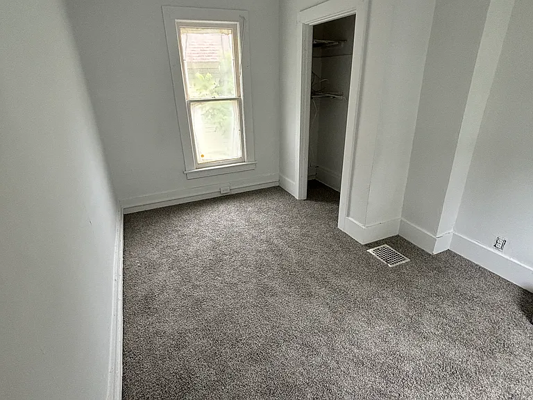 120 S Stewart Ave #B — Photo 8