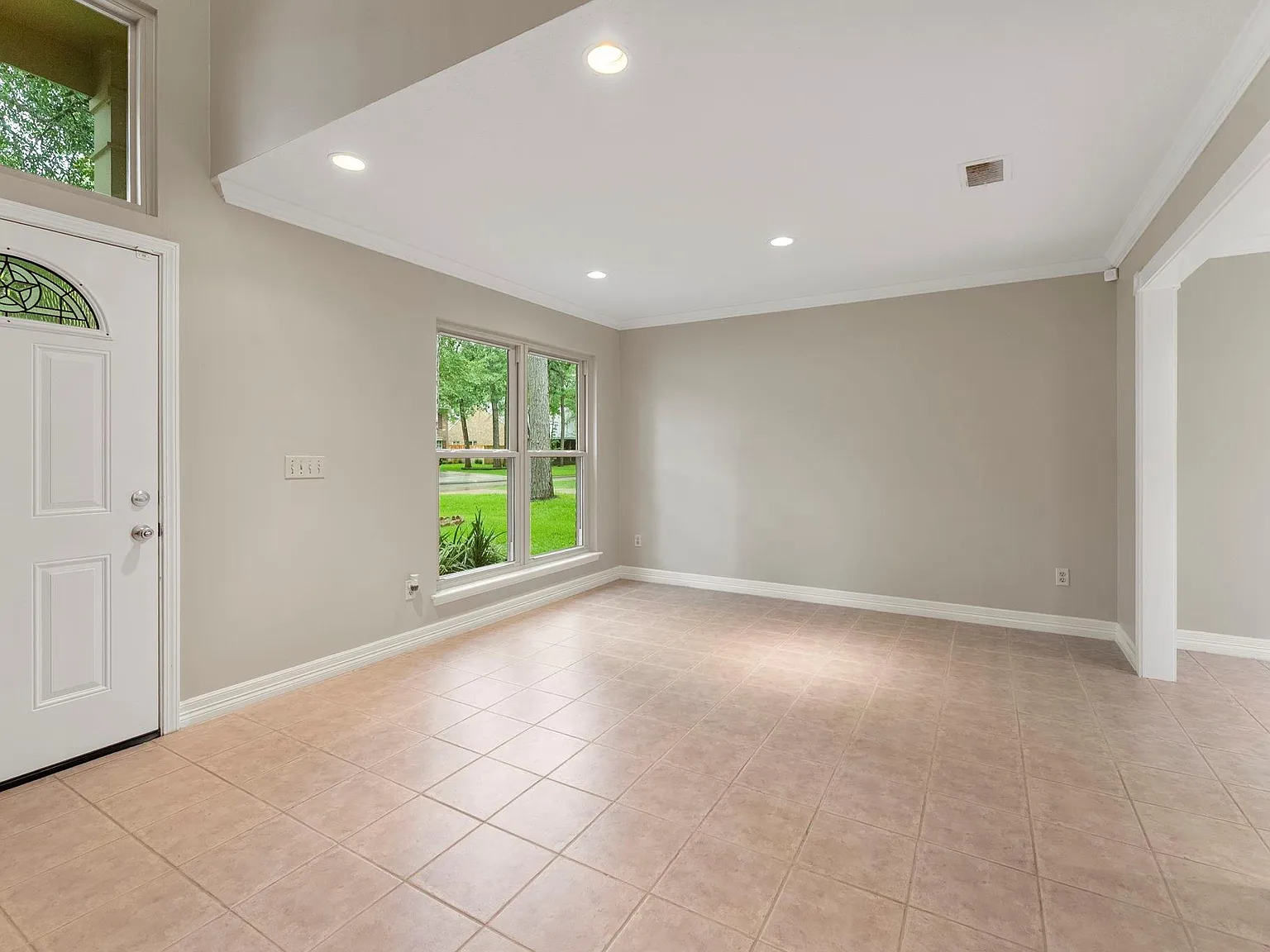 4 bed, 2.5 bath, 2033 sqft, $2,650 — Photo 3