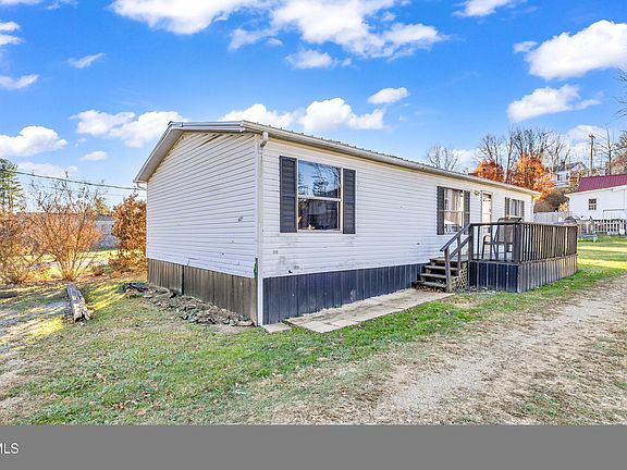 5th image of 607 Spring Ave NE