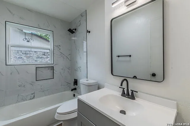 2 bed, 1.0 bath, 1293 sqft, $1,295 — Photo 4