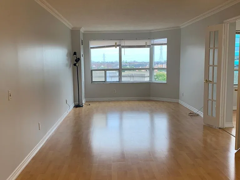 25 Kingsbridge Garden Cir #517 — Photo 8