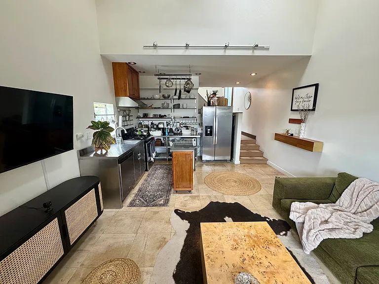 560 Westminster Ave #3 — Photo 8
