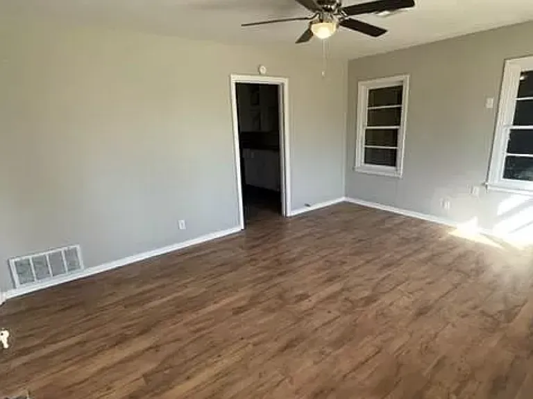 1136 Sunset Rd — Photo 4