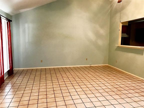 2nd image of 1011 E Belgravia Dr