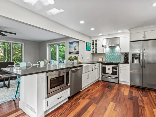 6 Hemlock Hill Road, Cape Elizabeth, ME 04107