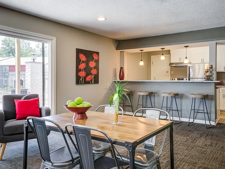 The Elliott at College Park Apartment Homes — Photo 23