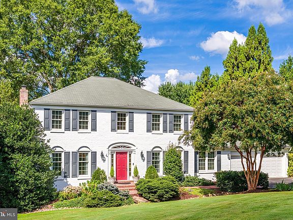 2nd image of 806 Hickory Vale Ln