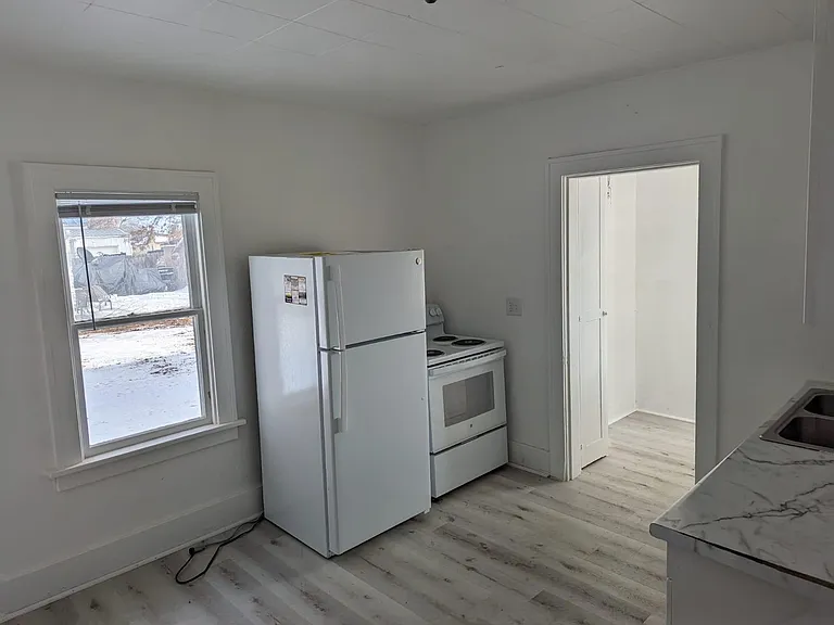 525 W Dakota Ave — Photo 13