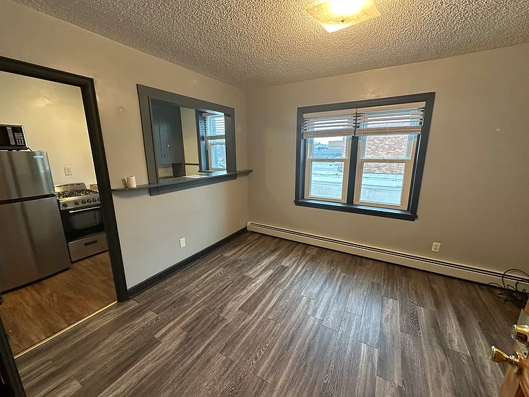 20785 Holyoke Ave — Photo 1