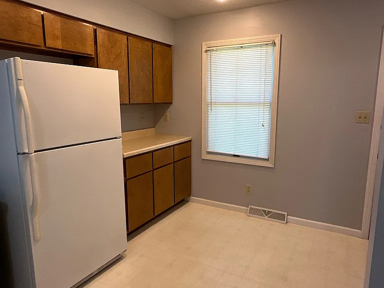 1444 Hyde Park Ave — Photo 14