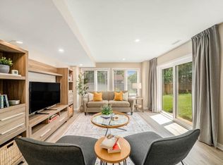 6 Hillview Rd #B, Ottawa, ON K2H5G5