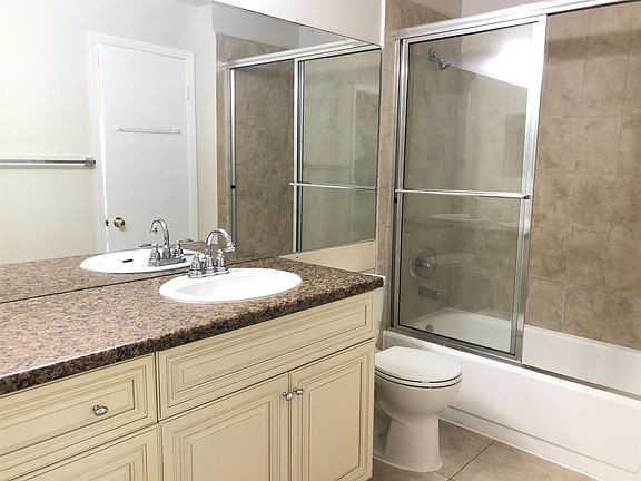 4th image of 751 Cypress Ln #I