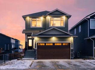 3 E Lakewood Mews, Strathmore, AB T0J1Y0