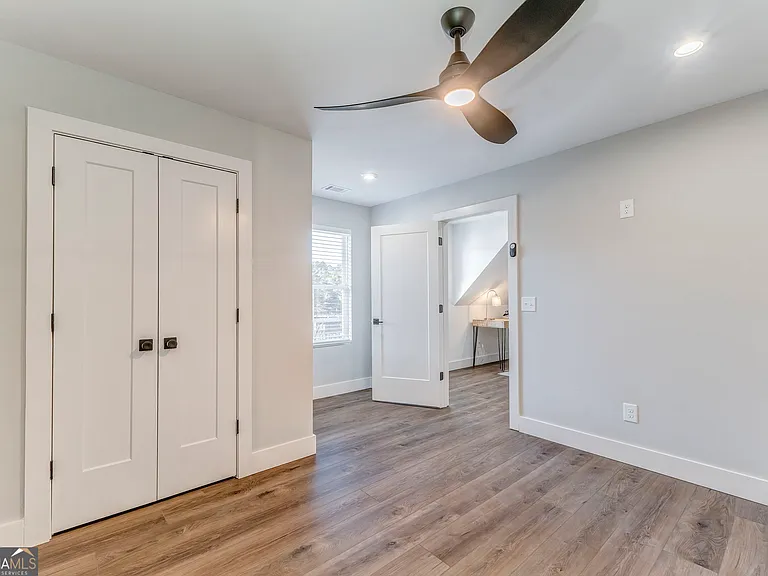 77 Chateau Dr — Photo 43