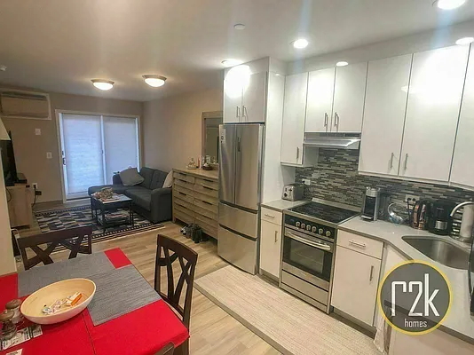 Rented by Realty 2000 Corp | media 2