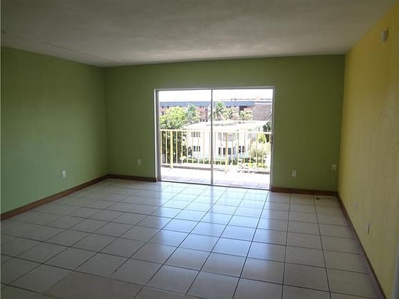 4th image of 3770 NE 171st St APT 407