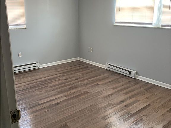 3rd image of 423 Briarwood Ave