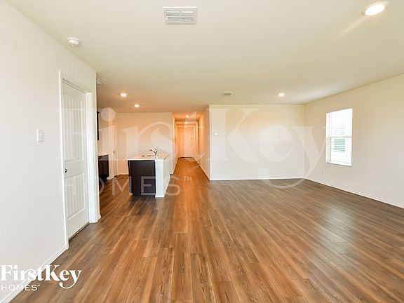 2nd image of 608 Autumnwood Way