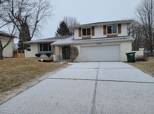 733 39th St, West Des Moines, IA 50265