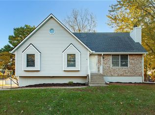 1001 SW Cross Creek Dr, Grain Valley, MO 64029