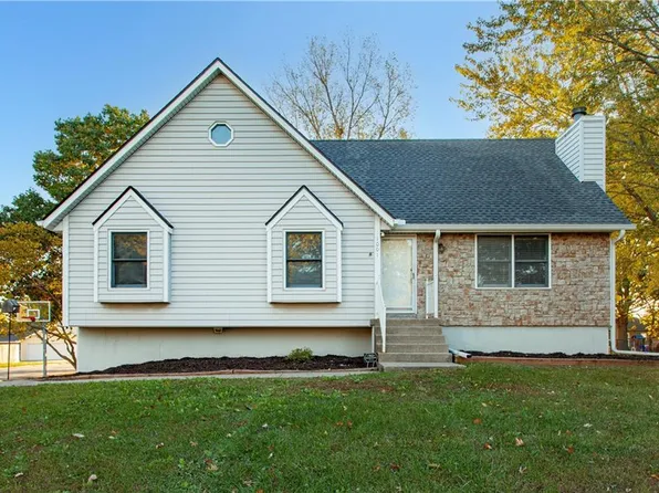 1001 SW Cross Creek Dr, Grain Valley, MO 64029
