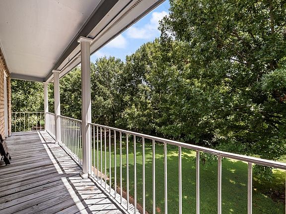 3rd image of 624 Trailwood Ct