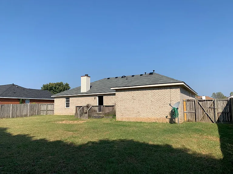 225 Taylor Cir — Photo 5