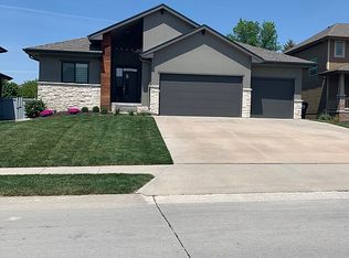 19338 Blaine St, Omaha, NE 68135