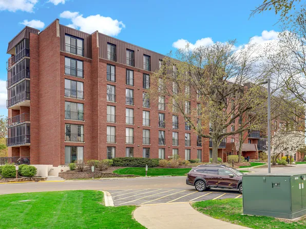 123 Acacia Dr Unit 201, La Grange, IL 60525