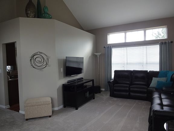 3rd image of 1361 Nightingale Ln