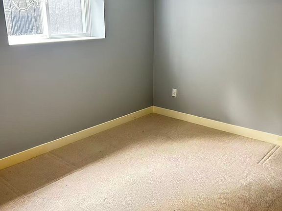 5th image of 32 Maple Ct #Basement