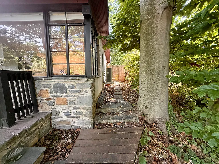11 Rolling Rd — Photo 2
