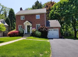 3 Coral Dr, Pittsburgh, PA 15238