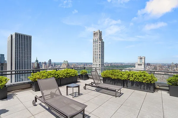 Sold by Sotheby's International Realty | media 29