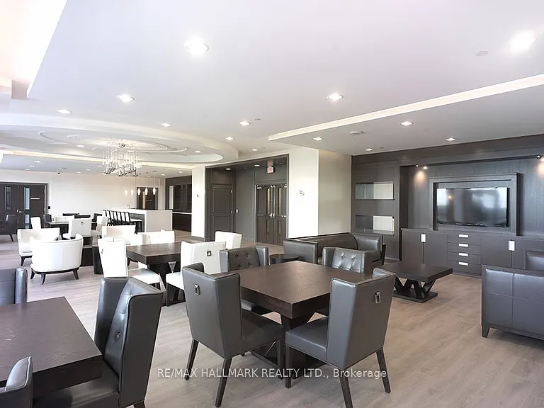 7171 Yonge St #Penthouse 301 — Photo 24