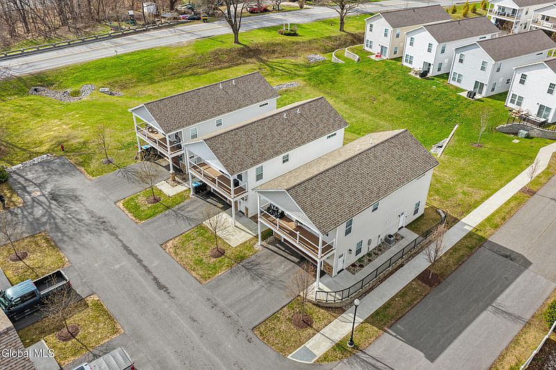 4th image of 115 Marjorie Lane UNIT 3