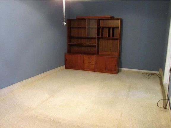 3rd image of 2827 Southern Cross Dr