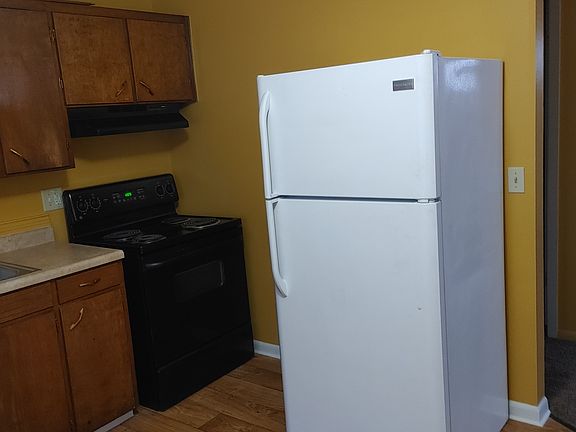 3rd image of 2121 Euclid Ave #2121