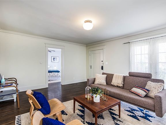 4th image of 328 N Hobart Blvd