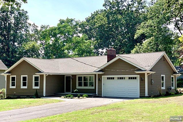 1st image of 83 Rose Ave