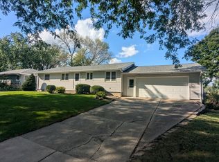 1608 Plainview Ln, Albert Lea, MN 56007