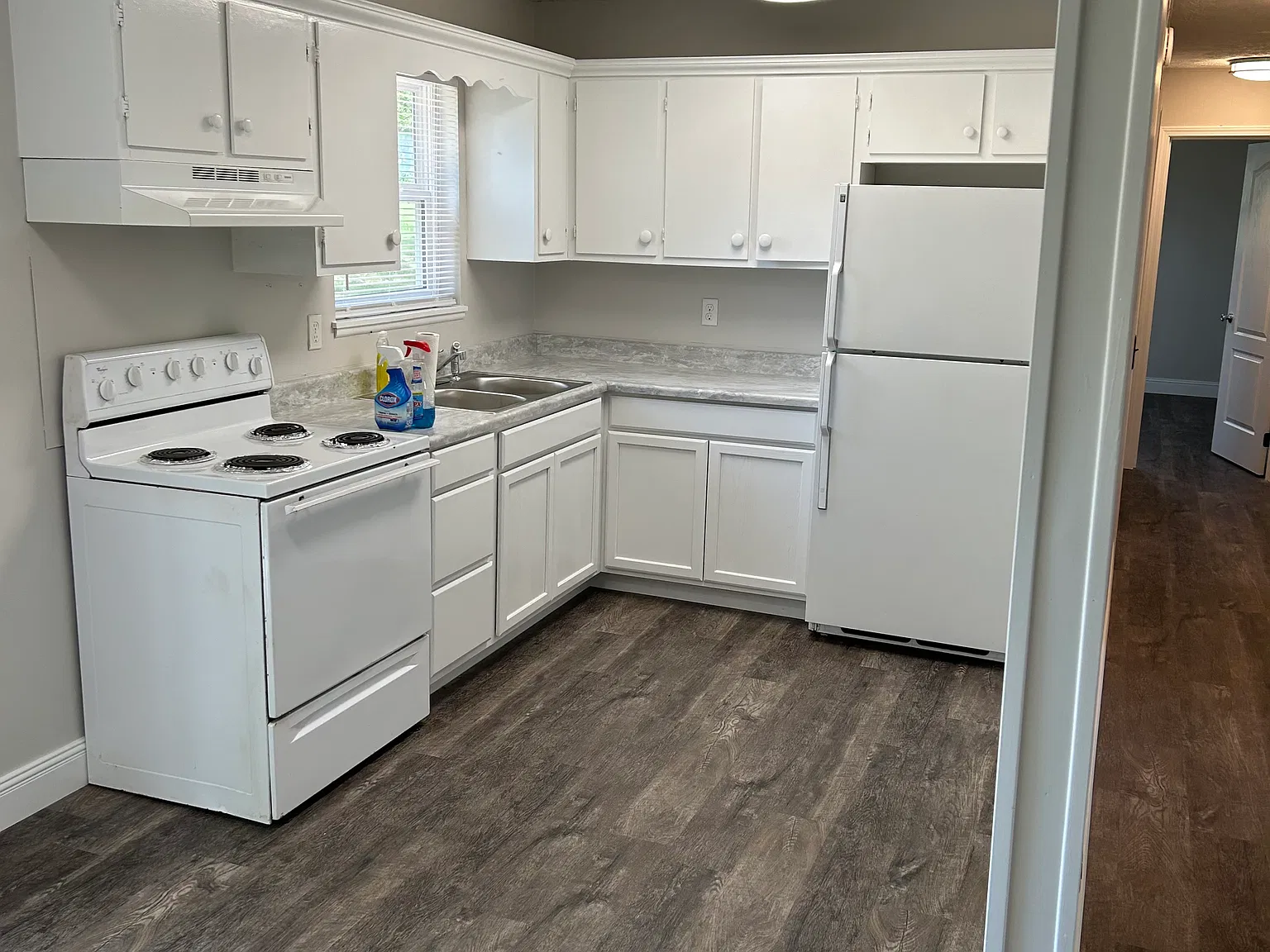 3 bed, 1.5 bath, 1100 sqft, $1,400 — Photo 3