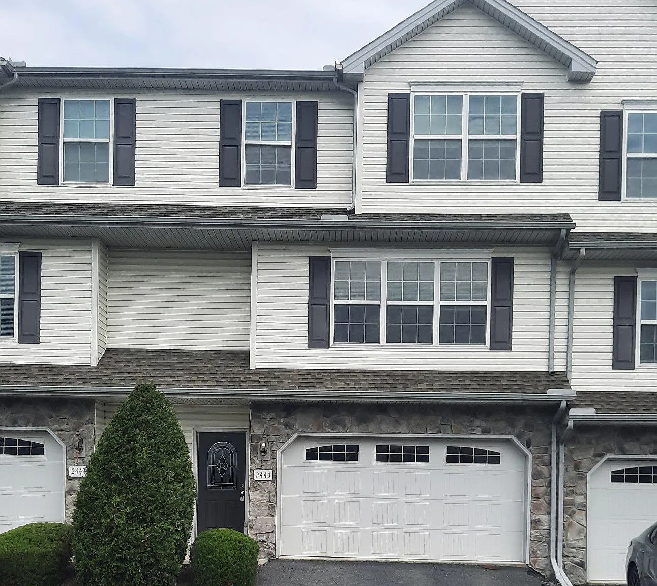 3 bed, 2.5 bath, 2000 sqft, $2,000 — Photo 1