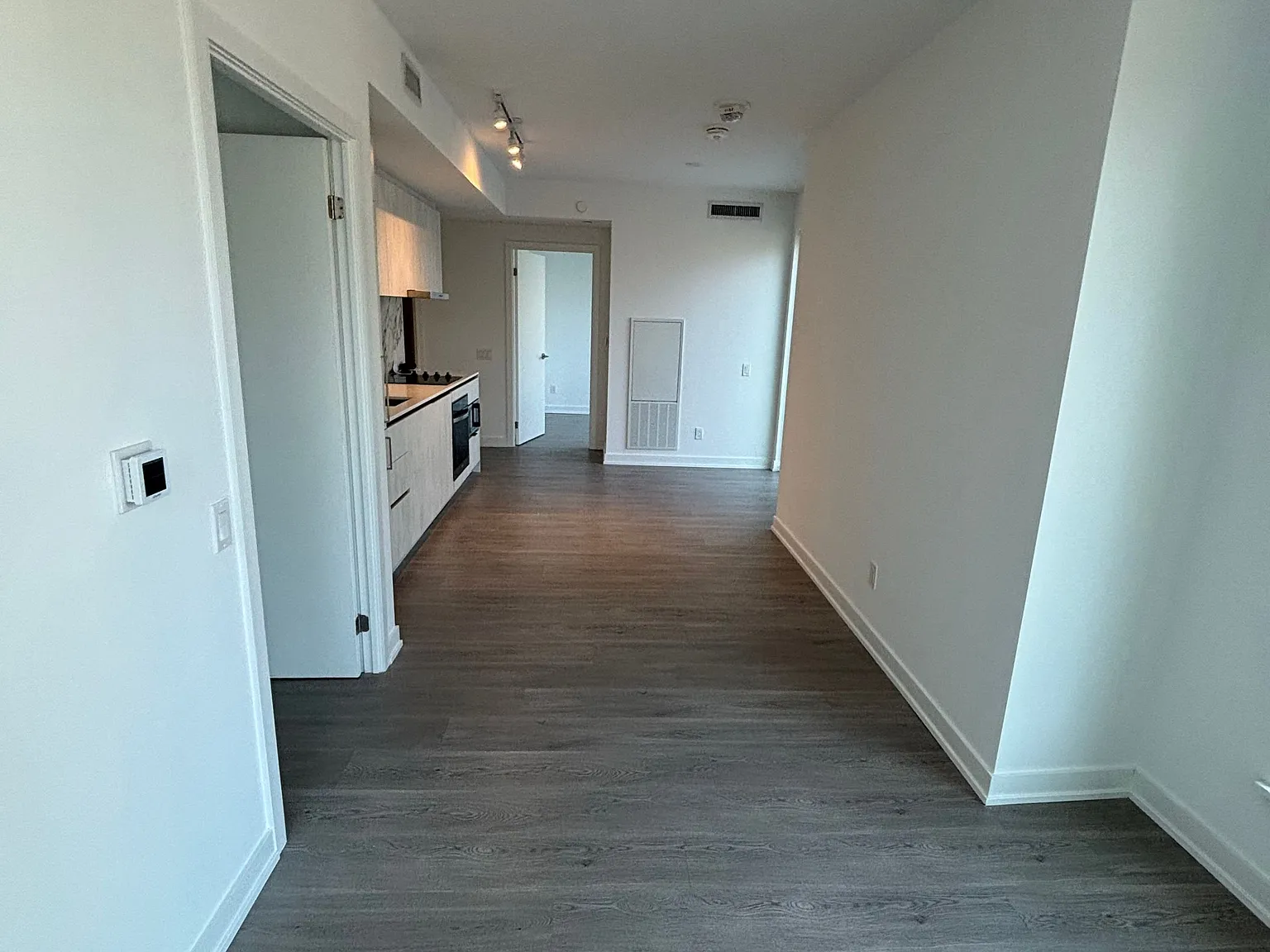 8 Wellesley Condos — Photo 3