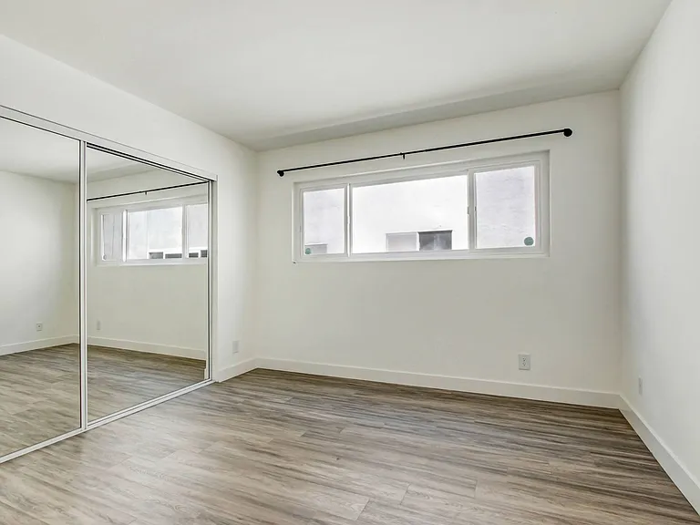 1022 Euclid — Photo 14